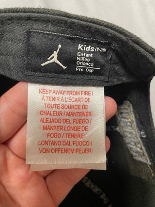 Gorra Jordan Negra y Dorada