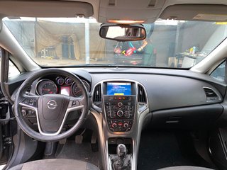 Opel Astra 2011