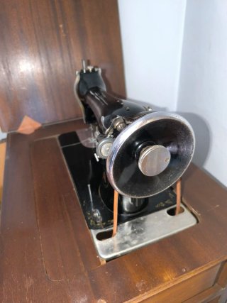 Maquina de coser Sigma con mueble castellano