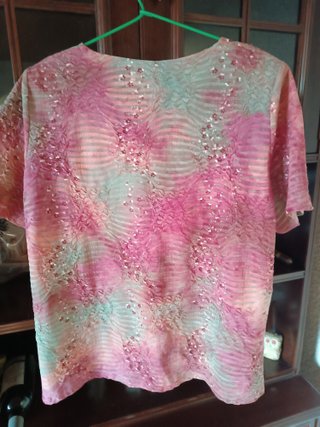 Blusa estampada floral con lentejuelas