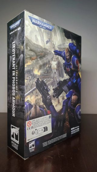 Warhammer 40k McFarlane Ultramarine Lieutenant
