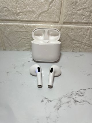 Auriculares inalámbricos de color blanco