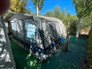 CARAVANA ROLLER CLASS 495 – INSTALADA EN CAMPING