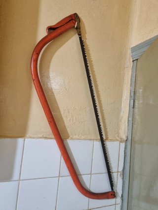 Serrucho de arco naranja