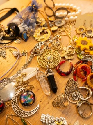 Lote +60 bisutería: collares, pulseras, pendientes