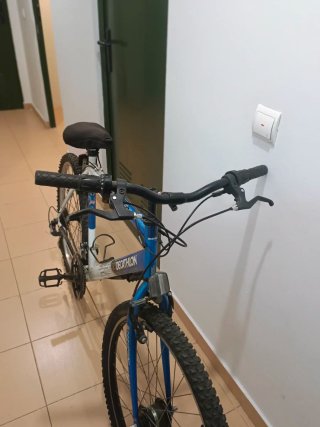 Bicicleta Decathlon Azul y Blanca