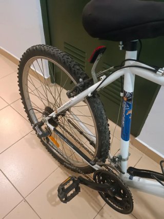 Bicicleta Decathlon Azul y Blanca