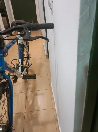 Bicicleta Decathlon Azul y Blanca