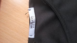 Camiseta negra con detalle