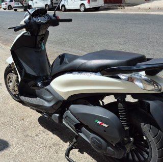 Piaggio Beverly 125cc Scooter