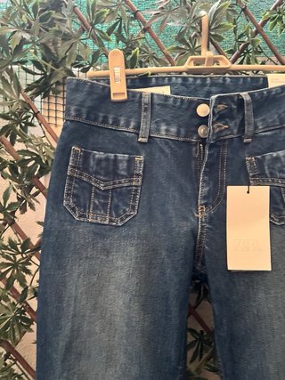 Pantalones vaqueros acampanados