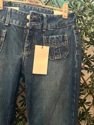 Pantalones vaqueros acampanados