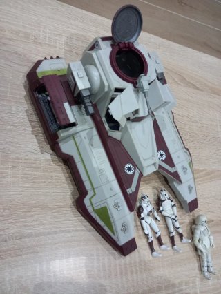 Nave Star Wars con figuras