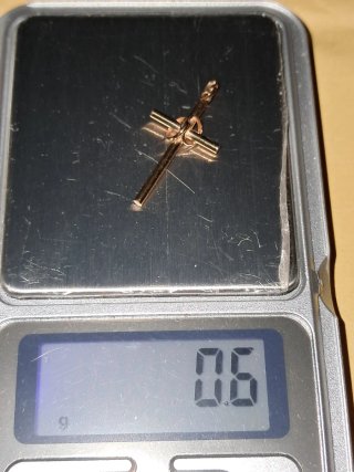 Cruz oro 18k con alianzas