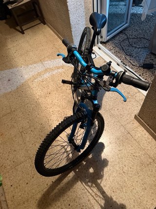 Bicicleta MTB Negra y Azul
