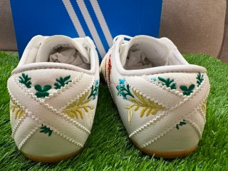 Zapatillas Adidas Bordadas Flores Blancas