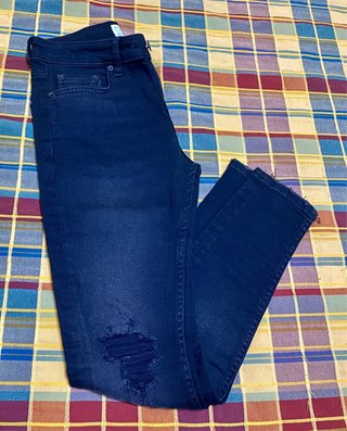 Pantalones vaqueros Bershka rotos ajustados