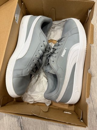 Puma grises y blancas talla 39- poco uso