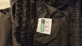 Pantalón chándal Puma negro y dorado