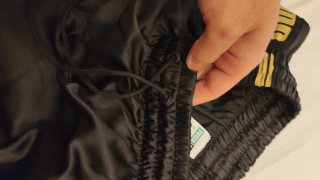 Pantalón chándal Puma negro y dorado