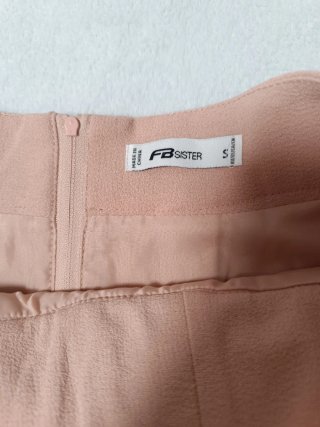 Falda rosa con cordones