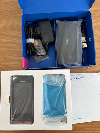 Nokia 500 Caja + 2 Carcasas, nuevo a estrenar