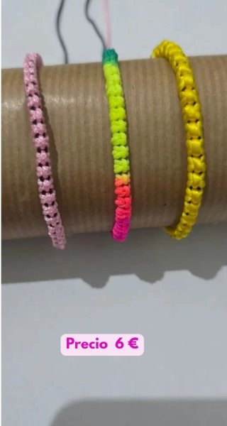 Pulsera tejida multicolor