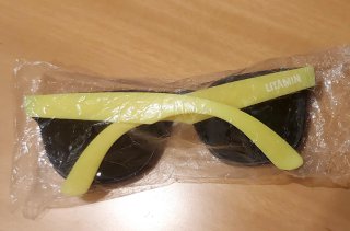 Gafas de sol negras y amarillas nuevas