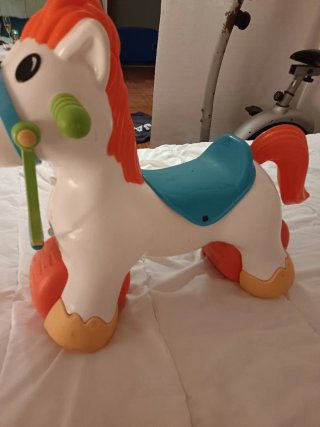 Caballo balancín y correpasillos