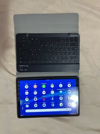 Tablet Lenovo con Teclado sin uso