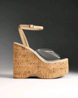 Sandalias de cuña transparentes beige