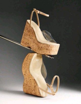 Sandalias de cuña transparentes beige