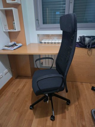 Silla de oficina ergonómica negra