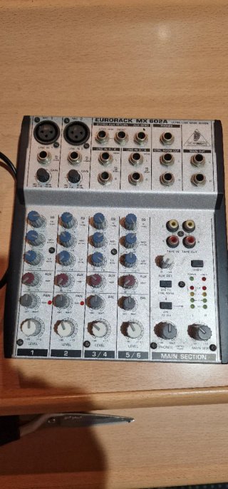 Mesa de mezclas Behringer Eurorack MX602A