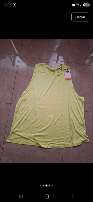 Conjunto deportivo verde y amarillo