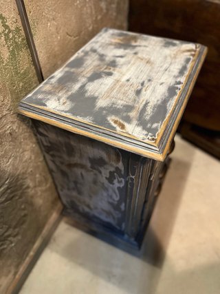 Mesa de Cabeceira Vintage Restaurada / Móvel de Ga