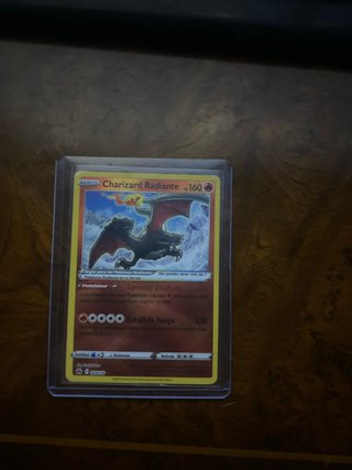 Carta Pokémon Charizard Radiante