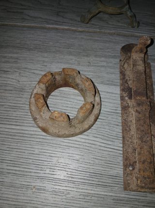 Lote de herrajes y piezas metálicas