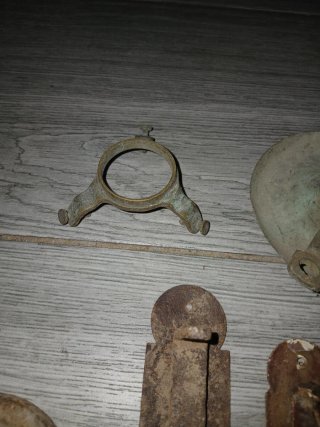 Lote de herrajes y piezas metálicas