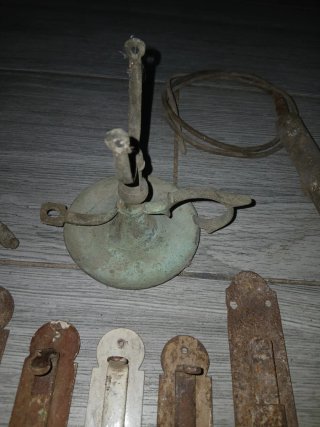 Lote de herrajes y piezas metálicas