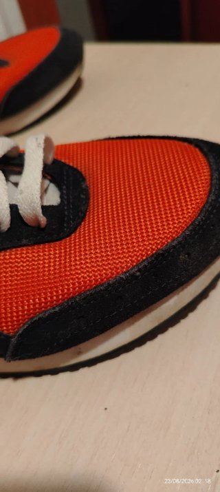 Zapatillas Asics Naranja y Negro