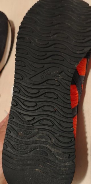 Zapatillas Asics Naranja y Negro