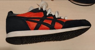 Zapatillas Asics Naranja y Negro