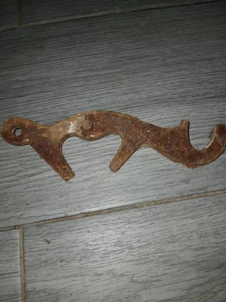 Lotes de herrajes y cerraduras oxidados