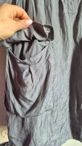Abito grigio con tasche