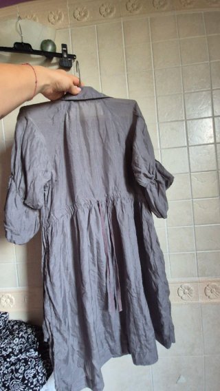 Abito grigio con tasche
