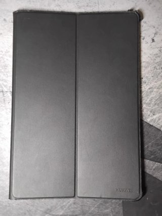 Huawei MediaPad T5 AGS2-L09 con funda