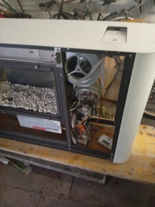 Chimenea de gas blanca