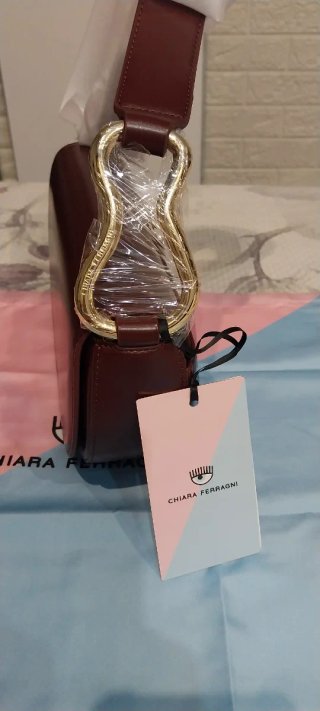 Mala tiracolo Chiara Ferragni bordeaux e dourada
