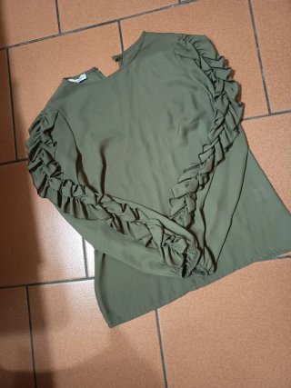 Blusa manga abullonada verde militar